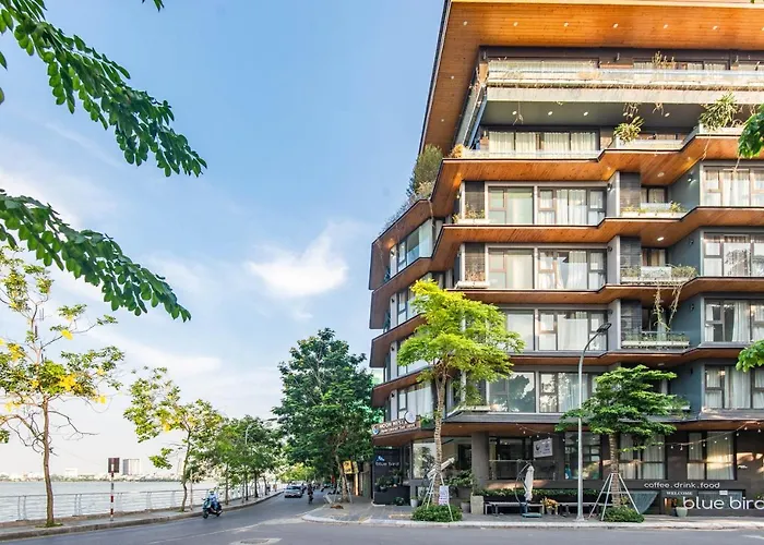 22Land Moon West Lake